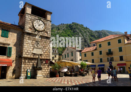 Clock Tower und den Platz von Waffen in Kotor, Montenegro Stockfoto
