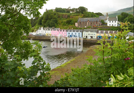 Portree Hafen auf der Isle Of Skye, Schottisches Hochland, Schottland. Stockfoto