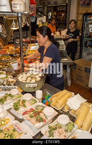 Vietnamese-American Vietnamese-American, Frau, Vietnamesischen Restaurant, Food Court, Asian Garden Mall, Westminster, Orange County, Kalifornien Stockfoto
