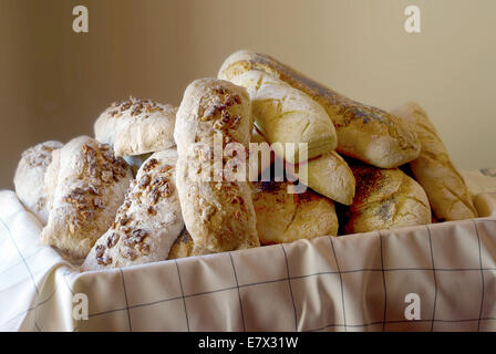 Selbst gebackenes Brot in einem Landhaus Stockfoto