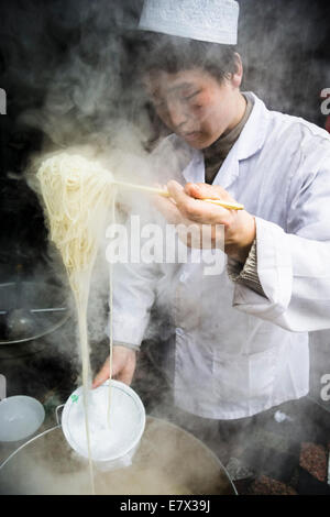 Chinesisch Kochen Vorbereitung Nudeln, Chengdu, Sichuan, China Stockfoto