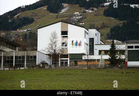 Die Neue Mittelschule am Lindenweg in der Stadt Fugen Österreich Europa EU 2013 Stockfoto