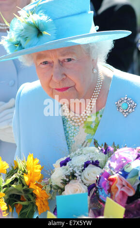 Königin Elizabeth II. besucht Matlock in Derbyshire, England, UK - 2014 Stockfoto