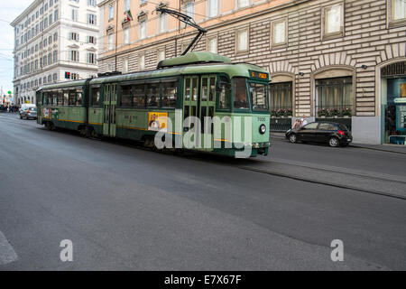 Straßenbahn in Rom Stockfoto