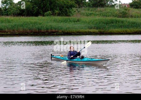 Kajakfahrer auf Paerdegat Becken mit der Sebago Kanu Club am 14. Juni 2006.  (© Frances Roberts) Stockfoto