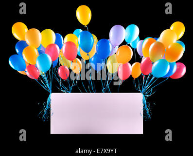 Urlaub-Banner mit bunten Luftballons, die isoliert auf schwarz Stockfoto