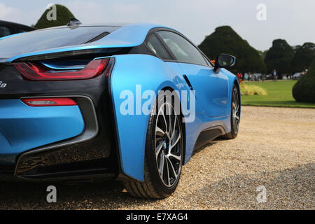 Der BMW i8 ist bereit, seine Fahrzeugklasse zu revolutionieren. Als erster Sportwagen mit den Verbrauchs- und Emissionswerten Werten eines Co Stockfoto