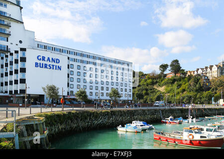 Folkestone, Großbritannien. 25. September 2014.  130 Migranten werden in The Grand Burstin Hotel in Folkestone, Kent, UK ausgehängt wird, während ihre Asylanträge von den britischen Home Office bearbeitet werden, viele dieser Migranten haben illegal eingereist. Die Gruppe zog nach Folkestone, Überbelegung in Zentren in London zu erleichtern. Die Migranten aus Eritrea, Syrien, Afghanistan, Libyen, Irak und Iran werden für mindestens zwei Wochen im £40 pro Nacht Hotel übernachten. Bildnachweis: Stephen Französisch/Alamy Live-Nachrichten Stockfoto