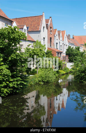 Brügge, Belgien - 12. Juni 2014: Kanal von Grauw Werkerssraat Straße Stockfoto