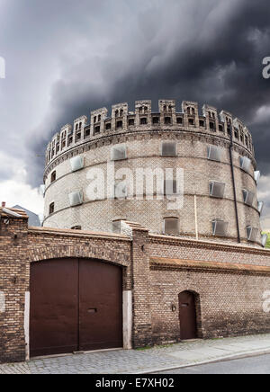 Tor, Mauer und Turm des Gefängnisses. Stockfoto