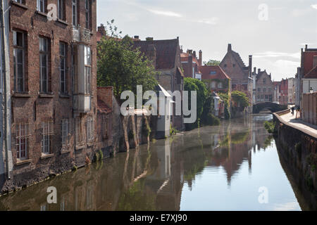 Brügge, Belgien - 12. Juni 2014: Kanal von Spaanse Loskaai Straße Stockfoto