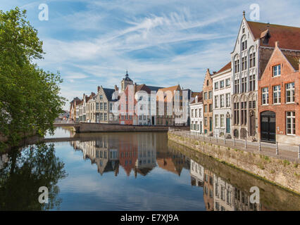 Brügge - Kanal und st. Annarei und Verversdijk Straßen. Stockfoto