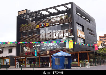 Modernes Gebäude am Plaza Foch in den touristischen Bezirk La Mariscal in Quito, Ecuador Stockfoto