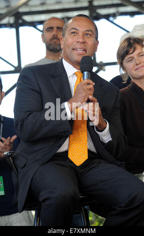 Datei. 25. Sep, 2014. Die Top-Namen erwähnt, um evtl. Justizminister Eric Holder ersetzen enthalten Massachusetts Gouverneur Deval Patrick. Bild: Sep 20, 2008 - Mansfield, Massachusetts, USA - Massachusetts Gouverneur DEVAL PATRICK in der Farm Hilfe Pressekonferenz vor Beginn der Farm Aid Benefizkonzert 2008 teilnimmt, die nahm Platz einem ausverkauften Publikum im Comcast Center in Massachusetts. (Kredit-Bild: © Jason Moore/ZUMApress.com) Stockfoto