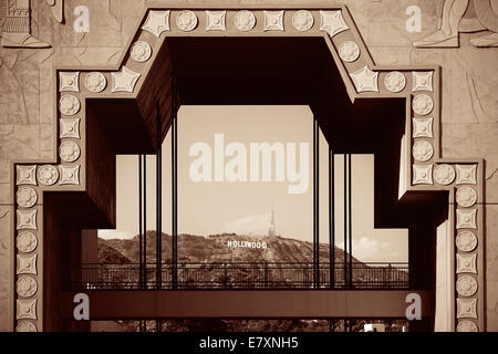 Los Angeles, CA - Mai 18: Hollywood-Schriftzug, über Dolby Theater am 18. Mai 2014 in Los Angeles. Begann als eine kleine Gemeinschaft, es Stockfoto