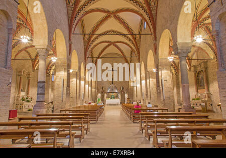 PADUA, Italien - 9. September 2014: Dem Hauptschiff der Kirche Chiesa di Santa Sofia. Stockfoto