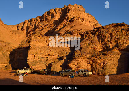 Touristischen Lager im Oued In Djeran, Tadrart Region, Tassili n ' Ajjer, Nationalparks, UNESCO-Weltkulturerbe, Algerien, Sahara Stockfoto