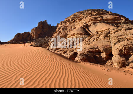 Felsformationen am Oued In Djeran, Tiseteka, Tadrart Region Tassili N´Ajjer National Park, UNESCO-Weltkulturerbe, Algerien Stockfoto