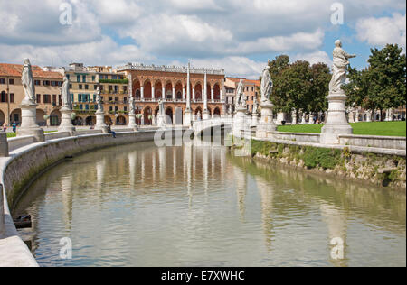 PADUA, Italien - 10. September 2014: Prato della Valle aus Süd-Ost. Stockfoto