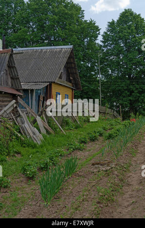 Arbeiten Sie in der Casa Rural. Küche Garten neben dem Haus. Stockfoto