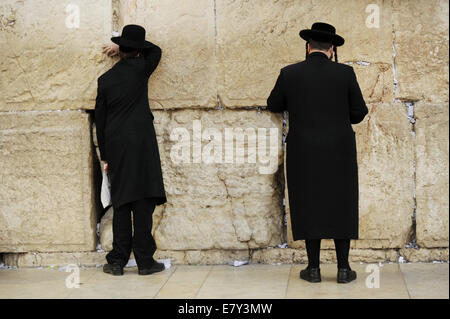 Haredi Judentum. Orthodoxes Judentum. Juden an der Klagemauer beten. Jerusalem. Israel. Stockfoto