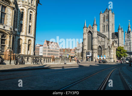 Einem schönen Sommermorgen in der mittelalterliche Abschnitt von Gent, Belgien Stockfoto