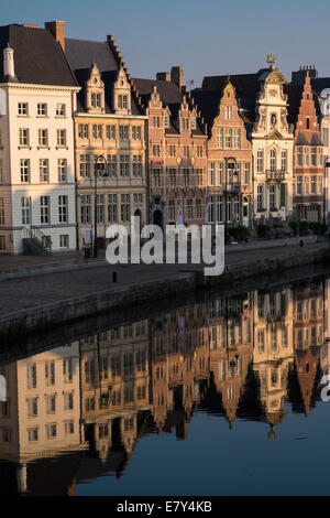 Einem schönen Sommermorgen in der mittelalterliche Abschnitt von Gent, Belgien Stockfoto