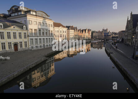 Einem schönen Sommermorgen in der mittelalterliche Abschnitt von Gent, Belgien Stockfoto