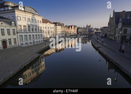 Einem schönen Sommermorgen in der mittelalterliche Abschnitt von Gent, Belgien Stockfoto