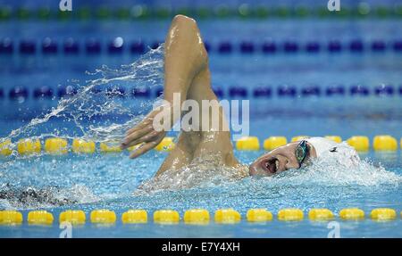 (140926)--INCHEON, 26. September 2014 (Xinhua)--Sun Yang von China schwimmt während die Männer 1.500 m Freistil schnellste Hitze der Schwimmwettbewerb am 17. Asian Games in Incheon, Südkorea, 26. September 2014. (Xinhua/Wang Peng) (Mcg) Stockfoto