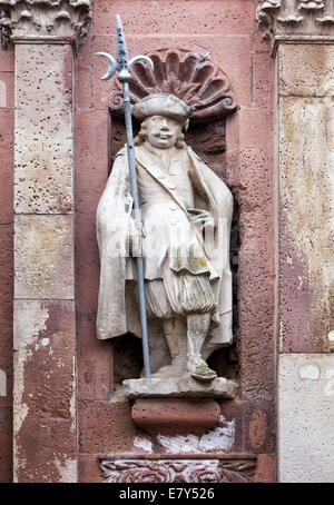 Steinfigur am Eingangstor, Kloster Schloss Corvey in Höxter, Weserbergland, Nord Rhein Westfalen, Deutschland, Europa, Stockfoto