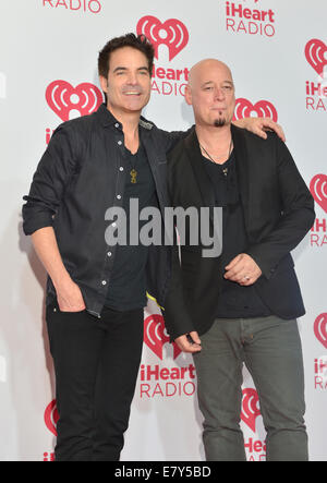 Musiker Patrick Monahan (L) und Jimmy Stafford Zug besucht die 2014 iHeartRadio Music Festival in Las Vegas Stockfoto