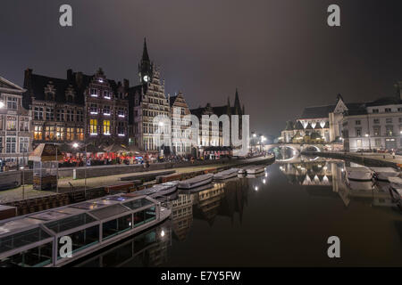 Abend am Ufer der Graslei, der mittelalterliche Abschnitt von Gent in Belgien Stockfoto