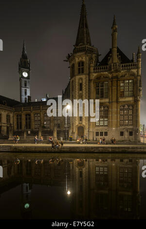 Abend am Ufer der Graslei, der mittelalterliche Abschnitt von Gent in Belgien Stockfoto