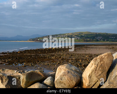 Ansicht von Shell Island in Richtung Harlech mit Tremadog Bucht im Norden von Wales UK Stockfoto