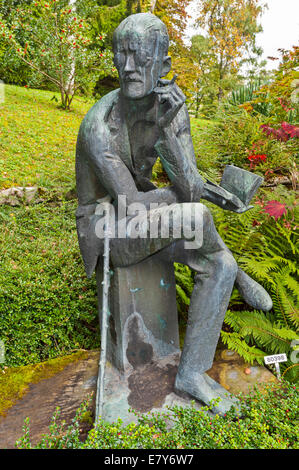 Statue des irischen Schriftstellers James Joyce an seinem Grab auf dem Friedhof Fluntern, Zürich, Schweiz Stockfoto