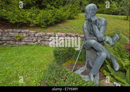 Die Statue des irischen Schriftstellers James Joyce an seinem Grab auf dem Friedhof Fluntern, Zürich, Schweiz. Stockfoto