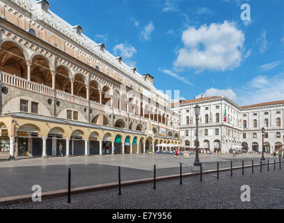 PADUA, Italien - 10. September 2014: Piazza Delle Erbe und Palazzo della Ragione. Stockfoto