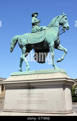 Königin Victoria auf Pferd Statue Stockfoto