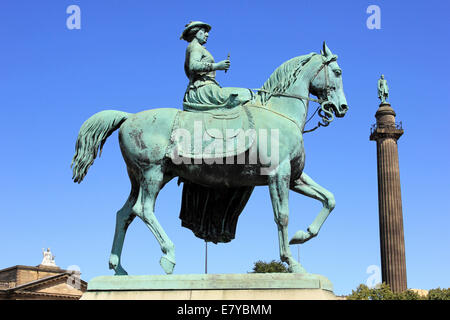 Königin Victoria auf Pferd Statue Stockfoto