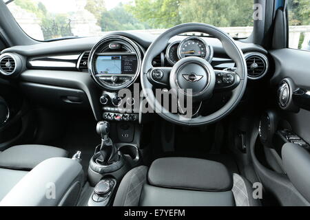 der neue Mini 5-Türer 2014 cooper d in blau Stockfoto