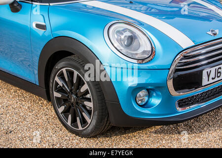 der neue Mini 5-Türer 2014 cooper d in blau Stockfoto