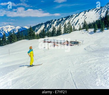 Skifahrerin, Morgins Skigebiet, Les Portes du Soleil, Schweizer Alpen Valais Schweiz Europa Stockfoto