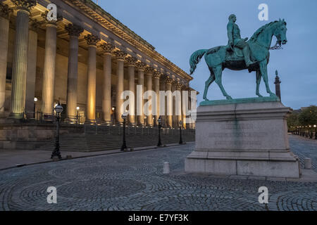 St George's Hall und die Statue von Albert, Prinzgemahl, Lime Street, Liverpool, Merseyside, England, Großbritannien Stockfoto