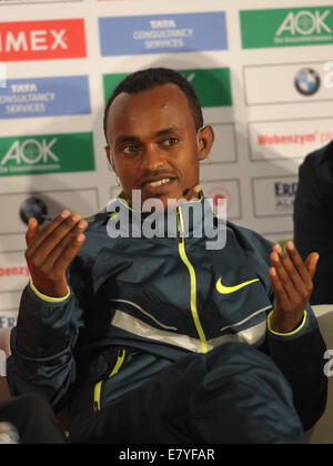 Berlin, Deutschland. 26. September 2014. Long Distance Runner Tsegaye Kebede aus Äthiopien besucht eine Pressekonferenz anlässlich des 41. Berlin-Marathon in Berlin, Deutschland, 26. September 2014. Foto: Roland Popp/Dpa/Alamy Live News Stockfoto