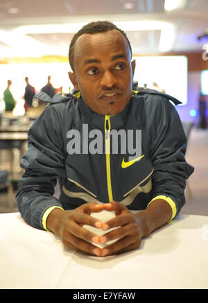 Berlin, Deutschland. 26. September 2014. Long Distance Runner Tsegaye Kebede aus Äthiopien besucht eine Pressekonferenz anlässlich des 41. Berlin-Marathon in Berlin, Deutschland, 26. September 2014. Foto: Roland Popp/Dpa/Alamy Live News Stockfoto