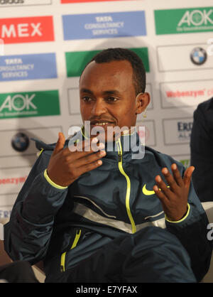 Berlin, Deutschland. 26. September 2014. Long Distance Runner Tsegaye Kebede aus Äthiopien besucht eine Pressekonferenz anlässlich des 41. Berlin-Marathon in Berlin, Deutschland, 26. September 2014. Foto: Roland Popp/Dpa/Alamy Live News Stockfoto