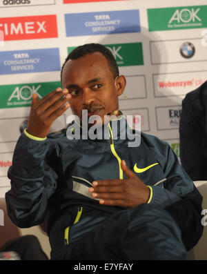 Berlin, Deutschland. 26. September 2014. Long Distance Runner Tsegaye Kebede aus Äthiopien besucht eine Pressekonferenz anlässlich des 41. Berlin-Marathon in Berlin, Deutschland, 26. September 2014. Foto: Roland Popp/Dpa/Alamy Live News Stockfoto