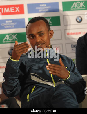 Berlin, Deutschland. 26. September 2014. Long Distance Runner Tsegaye Kebede aus Äthiopien besucht eine Pressekonferenz anlässlich des 41. Berlin-Marathon in Berlin, Deutschland, 26. September 2014. Foto: Roland Popp/Dpa/Alamy Live News Stockfoto