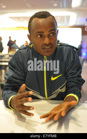 Berlin, Deutschland. 26. September 2014. Long Distance Runner Tsegaye Kebede aus Äthiopien besucht eine Pressekonferenz anlässlich des 41. Berlin-Marathon in Berlin, Deutschland, 26. September 2014. Foto: Roland Popp/Dpa/Alamy Live News Stockfoto